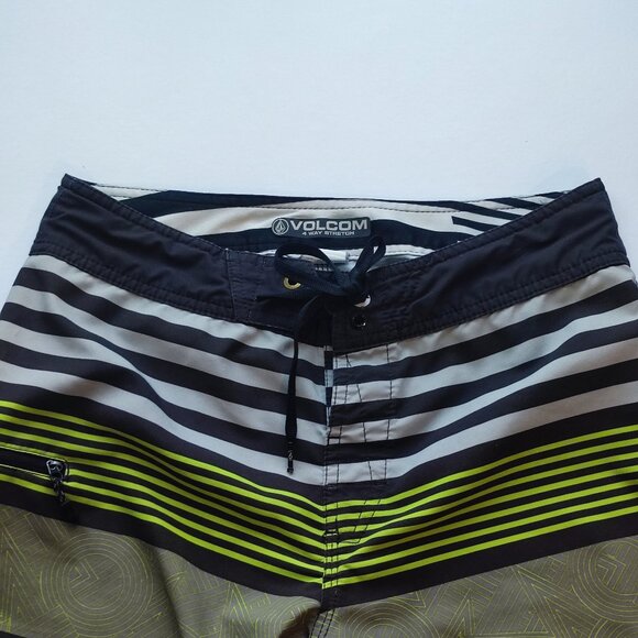 Volcom board short men's size 30 olive green black white stripes pattern - Picture 2 of 11